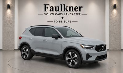 2024 Volvo XC40 Plus Dark