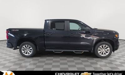 2023 Chevrolet Silverado Custom