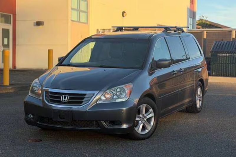 2010 Honda Odyssey — a typically priced live listing