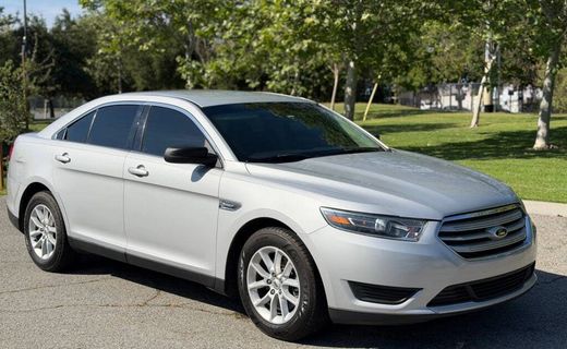2013 Ford Taurus SE