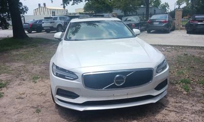 2017 Volvo S90 Momentum
