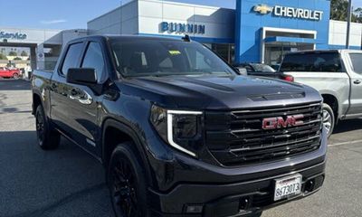2023 GMC Sierra Elevation