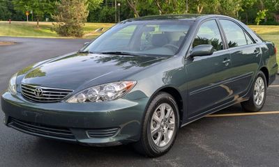 2005 Toyota Camry LE 2