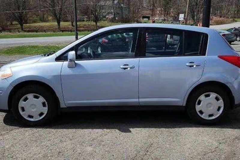 2009 Nissan Versa — a typically priced live listing