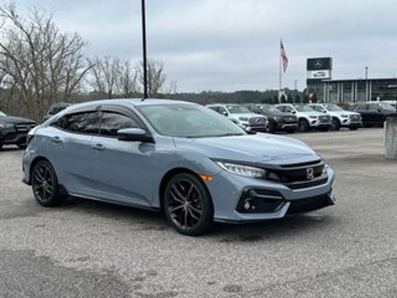 2019 Toyota Avalon — a typically priced live listing