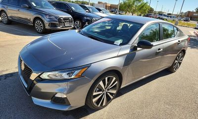 2022 Nissan Altima SR