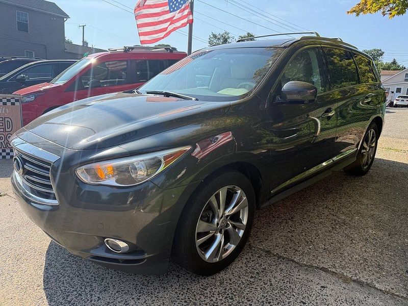 2013 Infiniti JX35 — a typically priced live listing