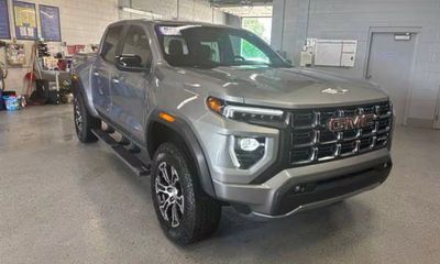 2023 GMC Canyon AT4