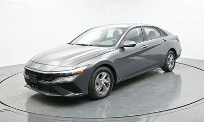 2025 Hyundai Elantra SE