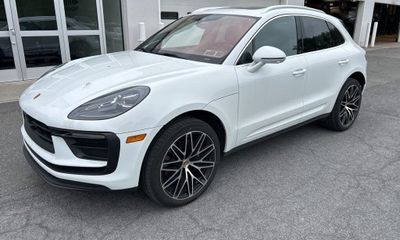 2023 Porsche Macan T