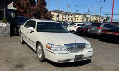 2007 Lincoln Town CAR Signature Limited