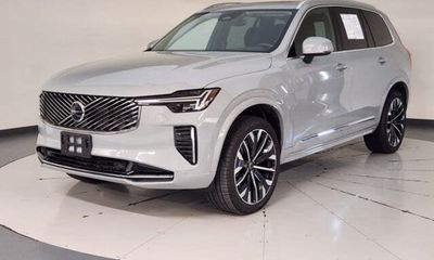2025 Volvo XC90 Core