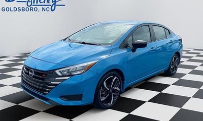 2025 Nissan Versa SR
