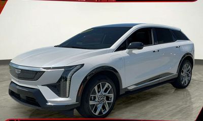 2025 Cadillac Optiq Luxury 2