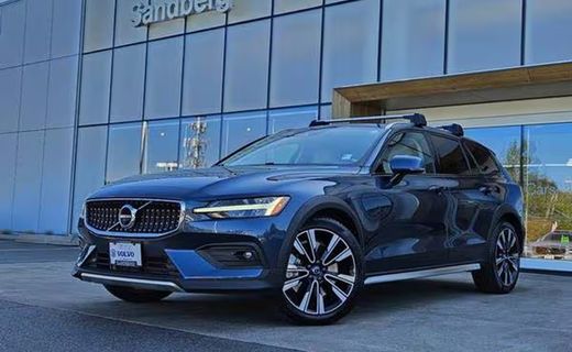 2020 Volvo V60CC Momentum