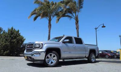 2018 GMC Sierra SLT