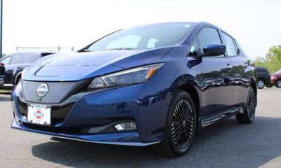2024 Nissan Leaf SV