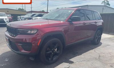 2023 Jeep Grand Cherokee Laredo Altitude