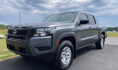 2025 Nissan Frontier SV