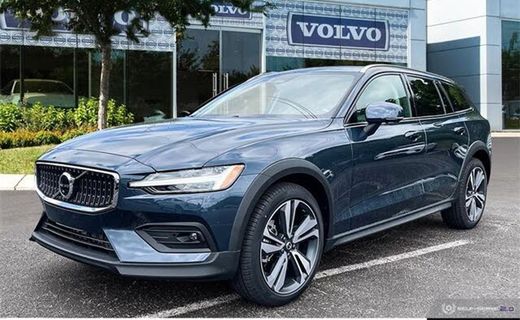 2023 Volvo V60CC Plus