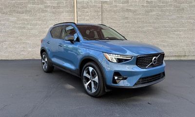 2023 Volvo XC40 Plus Dark