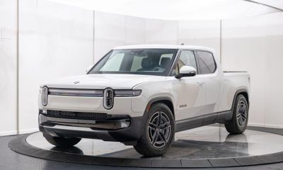 2025 Rivian R1T Adventure