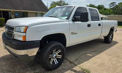 2005 Chevrolet Silverado Base