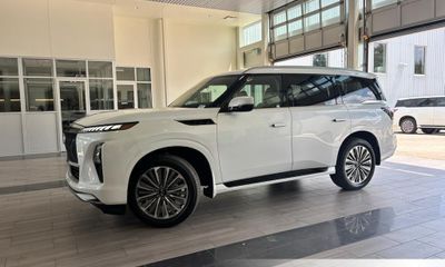 2027 Infiniti QX80 Luxe