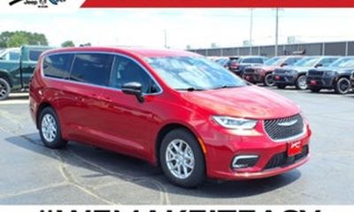 2026 Chrysler Pacifica Select