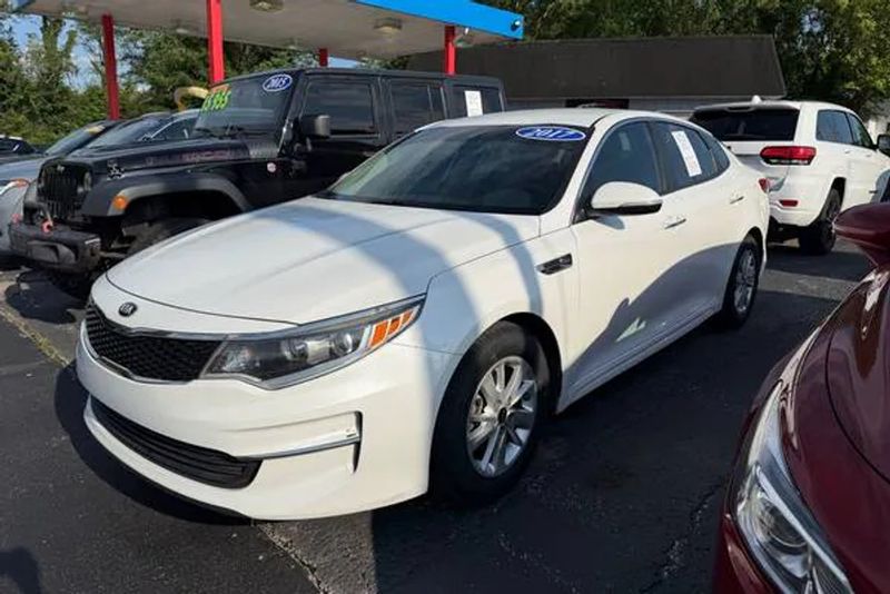 2017 Kia Optima — a typically priced live listing