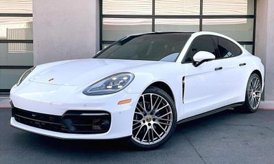 2023 Porsche Panamera 4 Platinum