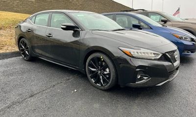2023 Nissan Maxima SR