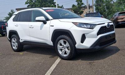 2021 Toyota RAV4 LE HV