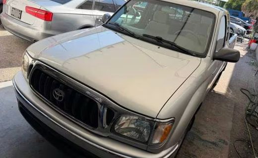2004 Toyota Tacoma Deluxe