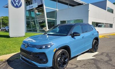 2026 Volkswagen Tiguan 4MOTION SE Black