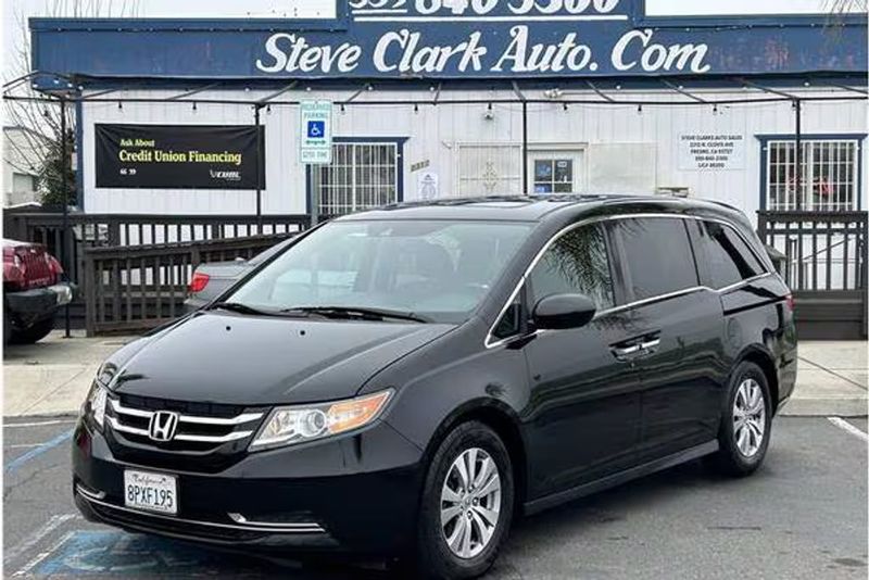 2017 Honda Odyssey — a typically priced live listing