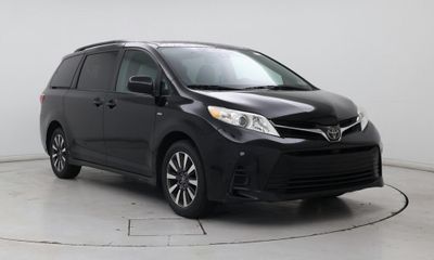 2018 Toyota Sienna LE