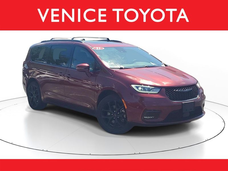 2021 Chrysler Pacifica — a typically priced live listing