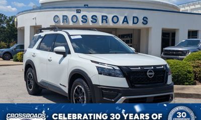 2025 Nissan Pathfinder SV