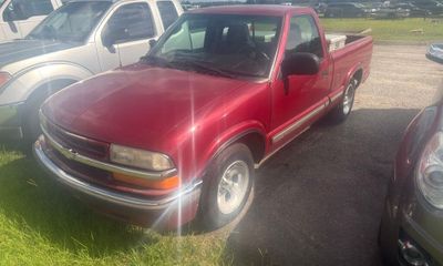 2000 Chevrolet S-10 Pickup LS