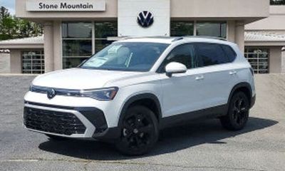 2023 Volvo XC40 Ultimate Dark