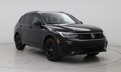 2024 Volkswagen Tiguan 4MOTION SE Black