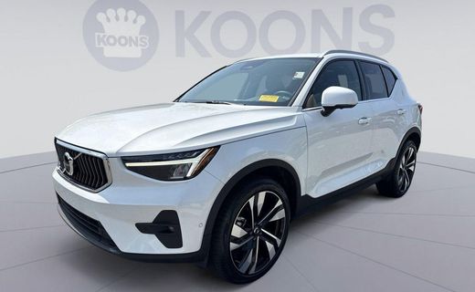 2023 Volvo XC40 Plus Bright