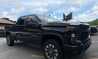 2024 Chevrolet Silverado HD Custom