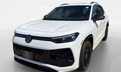 2026 Volkswagen Tiguan 4MOTION SE Black