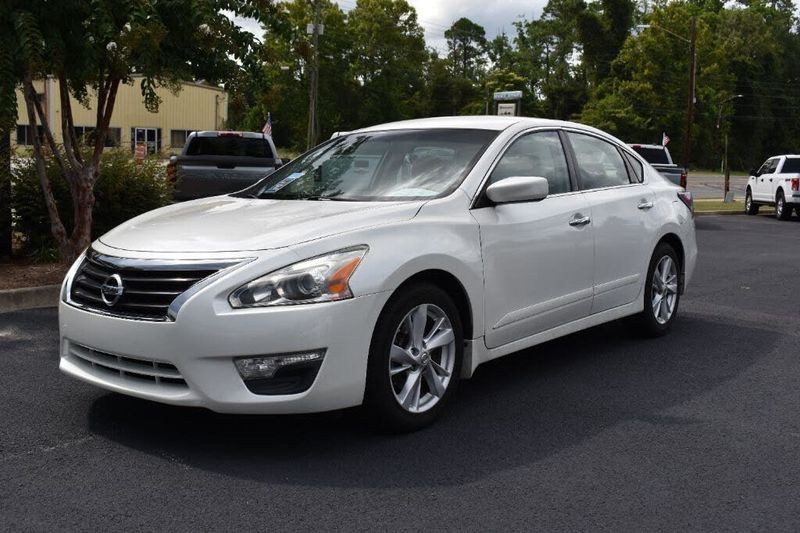 2014 Nissan Altima — a typically priced live listing