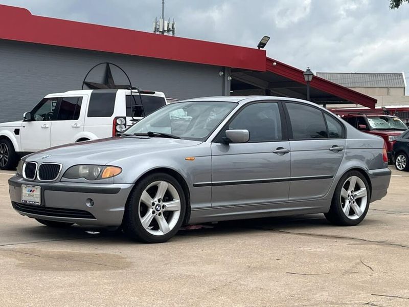 2004 BMW 325i — a typically priced live listing
