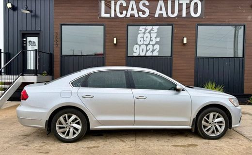 2018 Volkswagen Passat SE W Technology