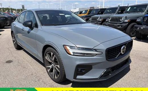 2024 Volvo S60 Plus Dark