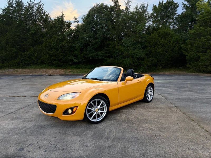 2009 Mazda MX-5 — a typically priced live listing